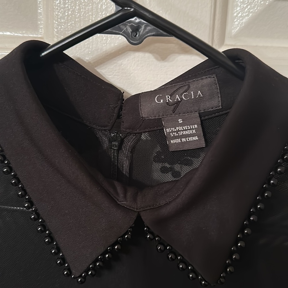 Elegant cape top with shear shoulders - Picture 5 of 6